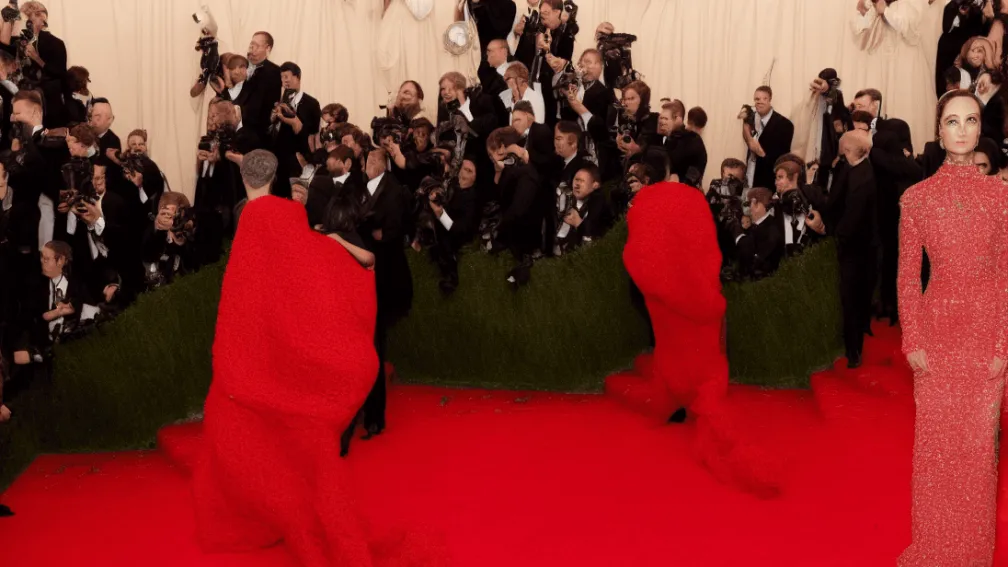 Рианна на Met Gala 2025 объявила о третьей беременности