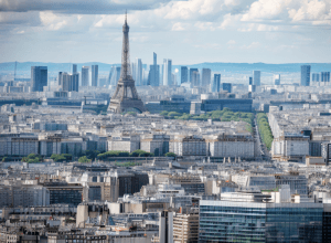 Париж готовится к масштабным блокировкам 10 сентября: сотни активистов выражают гнев