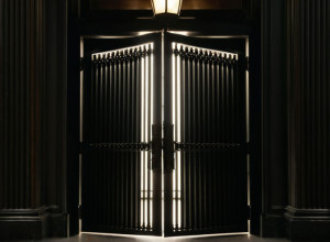 Николя Саркози освобожден: экс-президенту запрещено контактировать с Дарманеном