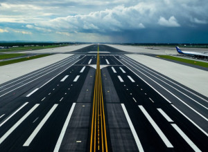 Авиационный хаос в США: Шатдаун грозит массовыми сбоями в полетах из-за нехватки диспетчеров