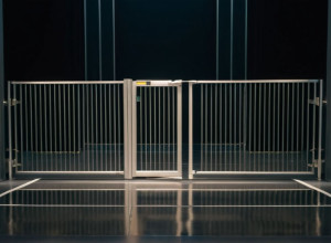 Условия труда на парижском объекте: охранникам якобы запрещают посещать туалет