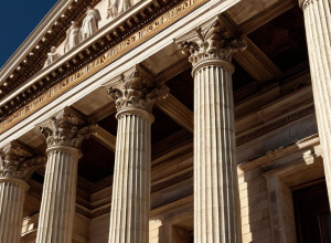 Дональд Трамп и хрупкость американской демократии: анализ угроз и вызовов