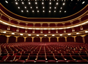 В Париже ультраконсервативный миллиардер оказался в центре "культурной битвы"