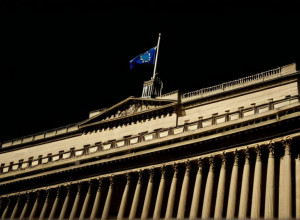 Укрепление позиций ультраправых в Европарламенте: Консерваторы ужесточают миграционное законодательство