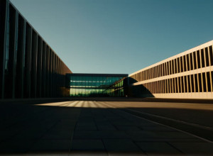 «Cash Investigation» раскрывает темную сторону империи LVMH: налоги и слежка