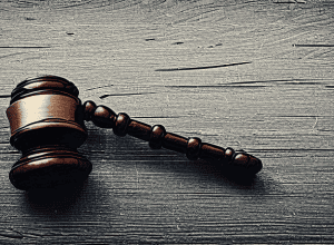 Суд над Ле Пен в 2026: почему так быстро?