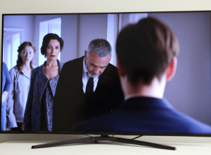 Телесмотрение: Субботний сериал на France 3 по-прежнему лидирует