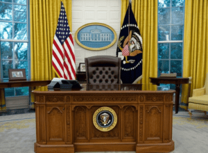 «Вы не начинаете войну с кем-то в 20 раз больше вас»: Трамп критикует Зеленского