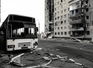 Траур и гнев в Сумах, Украина, после смертоносного двойного российского удара: репортаж спецкора «Фигаро»