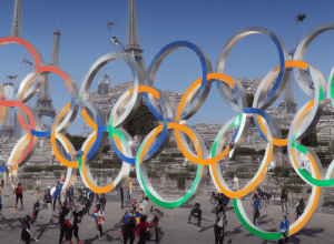 Париж 2024: Леон Маршан, Кассандра Богран, Тедди Ринер... Что ждет французских олимпийских чемпионов?