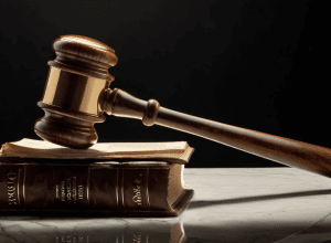 Саркози возмущен, но его ситуация типична: во Франции приговоры первой инстанции исполняются немедленно