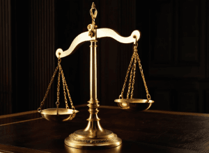 Николя Саркози приговорен к году тюрьмы: историческое решение суда во Франции