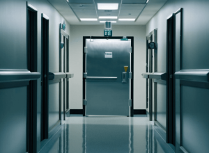 Правительство Франции готовит новые меры экономии в рамках программы медицинской помощи AME