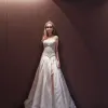 Участница реалити-шоу "Мариес о премьер регар" Лаура Ларрори объявила о разводе с мужем