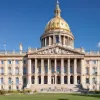 Макрон отверг призывы к отставке и роспуску парламента, подтвердив свой мандат